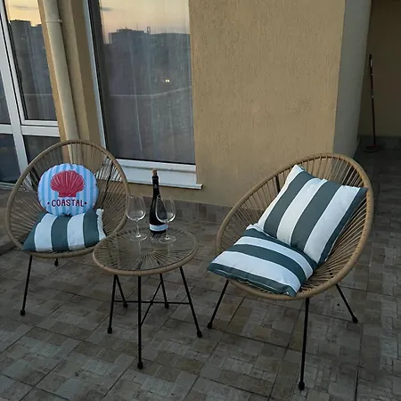 Spacious 2-bedroom Oasis In Διαμέρισμα
