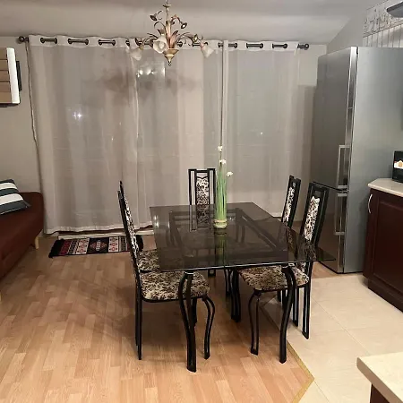 Διαμέρισμα Spacious 2-bedroom Oasis In Βάρνα